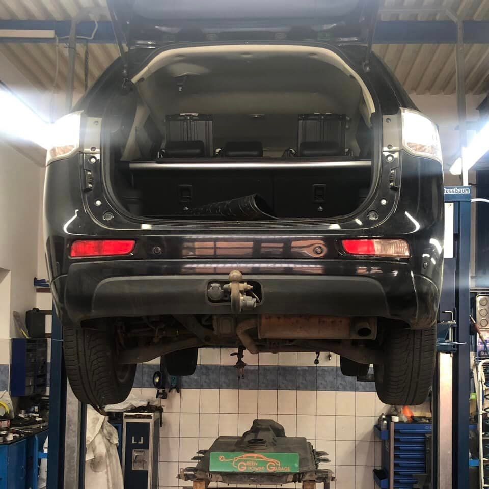 Outlander – HV akkumulátor csere, futómű javítás, vizsga felkészítés